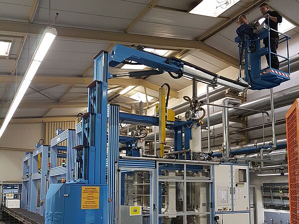 HELIX 1205 Einsatz – Sichere Höhenzugänge für Wartungs- und Installationsarbeiten in komplexen Produktionsumgebungen