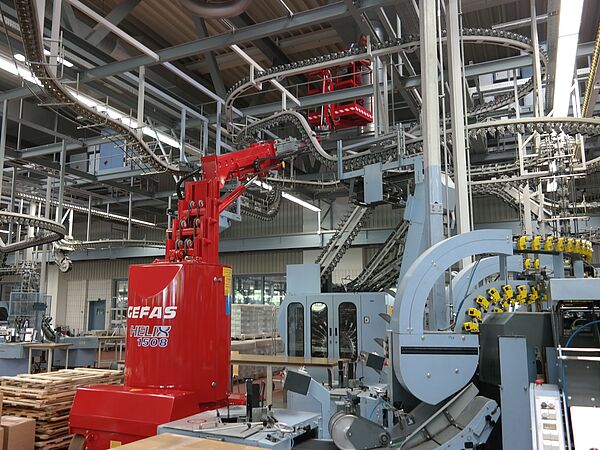 HELIX 1508 – Innovative Arbeitsbühne mit Roboterarm für automatisierte Prozesse in der Industrie