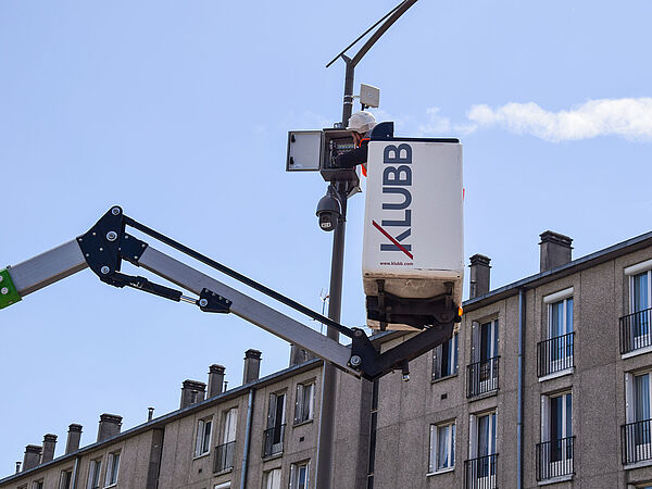 KLUBB KL38P – Präzise Höhenzugangstechnik für Wartungsarbeiten an Straßenbeleuchtung