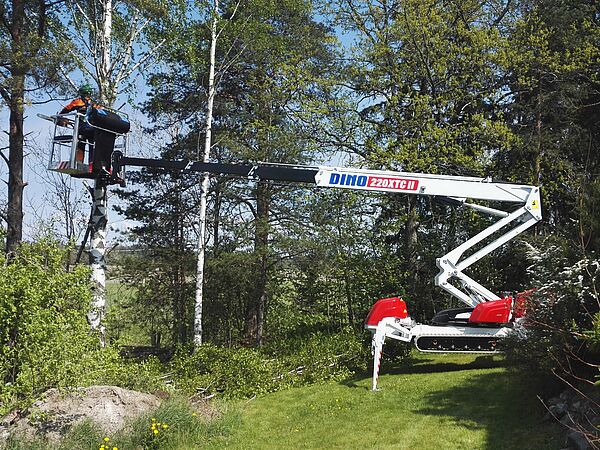 Effizienter Einsatz in der Natur – DINO 220XTC II im Gelände