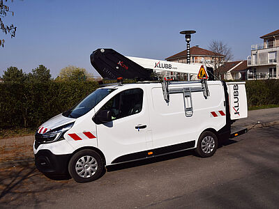 KLUBB KL21 mit kompakter Hubarbeitsbühne – ideal für urbane Einsätze und Wartungsarbeiten