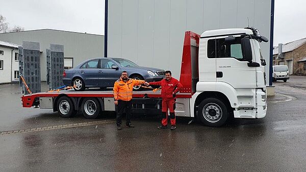 Mietarbeitsbühnentransporter