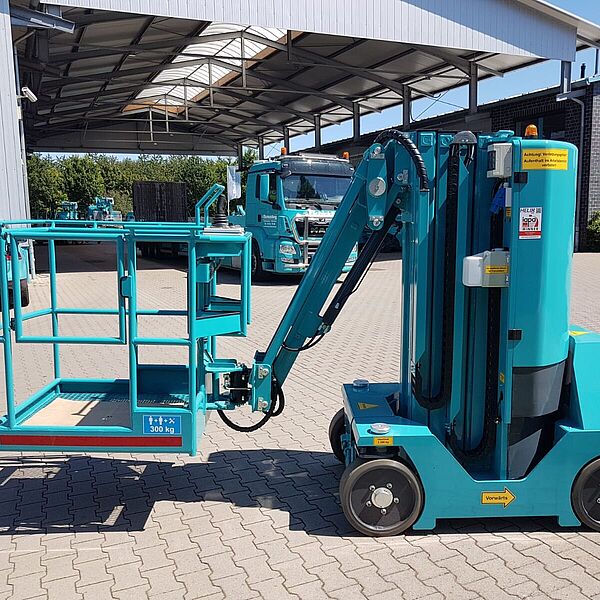 HELIX 1004XL – Moderner, kompakter Hubsteiger. Ideal für präzise Höhenarbeiten auf engem Raum