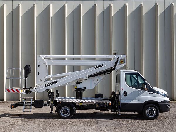 Seitliche Ansicht der KLUBB PNT200
