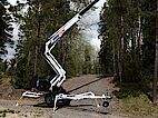 Anhänger Hebebuehne DINO 180XTB II im Einsatz beim Baumschnitt