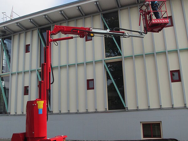 HELIX 1508 – Flexible Gelenkarmbühne für präzise Fassadenarbeiten in großer Höhe