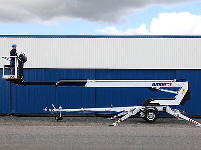 Anhänger Hubsteiger DINO 180T II in der Seitenansicht