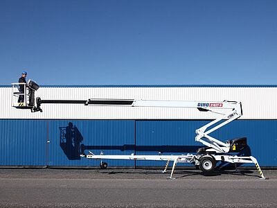 Anhänger Hubsteiger DINO 210XT II in der Seitenansicht