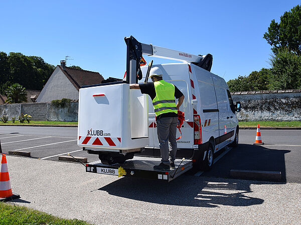 KLUBB KL38P im Arbeitseinsatz – Effiziente Vorbereitung und Bedienung direkt am Fahrzeugheck