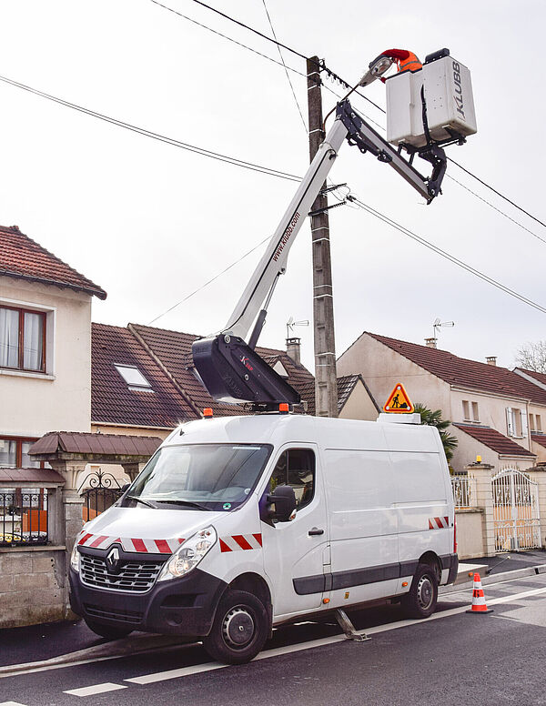 KLUBB KL38P – Effiziente Höhenzugangslösung für sichere Arbeiten an Leitungen im Wohngebiet