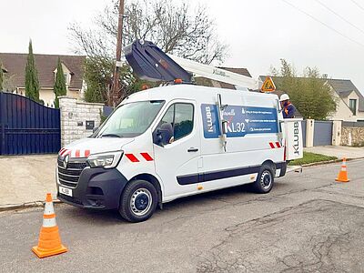 KLUBB KL32 – Kompakte und leistungsstarke Arbeitsbühne für präzise Einsätze