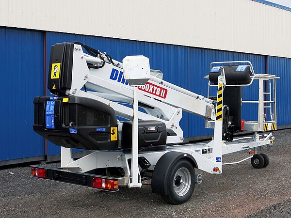 Anhänger Hubsteiger DINO 160XT II in der Transportstellung
