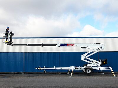 Anhänger Hebebühne DINO 260XTD in der Seitenansicht