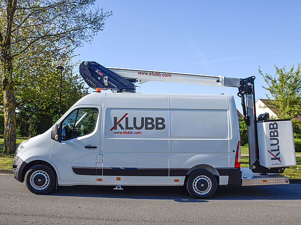 KLUBB KL38P – Leistungsstarke Arbeitsbühne für präzise Höhenarbeiten mit großer Reichweite und kompakter Fahrzeugbasis