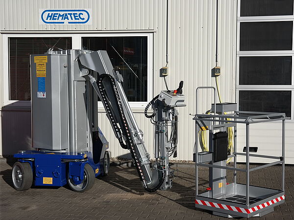 Flexibel einsetzbar für Transport- und Hebearbeiten mit sicherer Plattform und intuitiver Steuerung