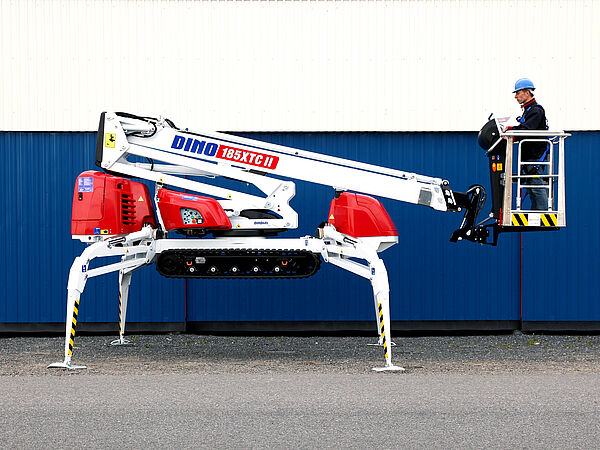 DINO 185XTC II im Einsatz – sichere Höhenzugänge dank stabiler Abstützung und modernem Hubsystem