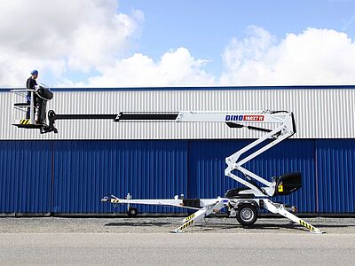 Anhänger Hubsteiger DINO 160XT II in der Seitenansicht