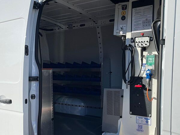 LKW-Arbeitsbühne auf Transporter KLUBB KL32 - Innenansicht